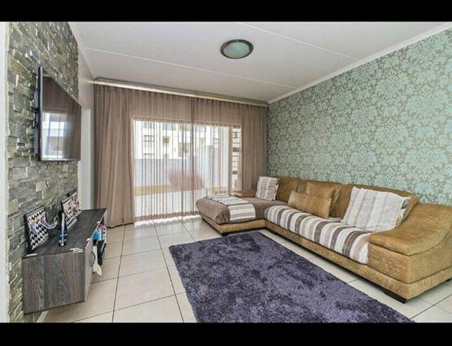 3 BEDROOM APARTMENT TO LET IN BRYANSTON EAST